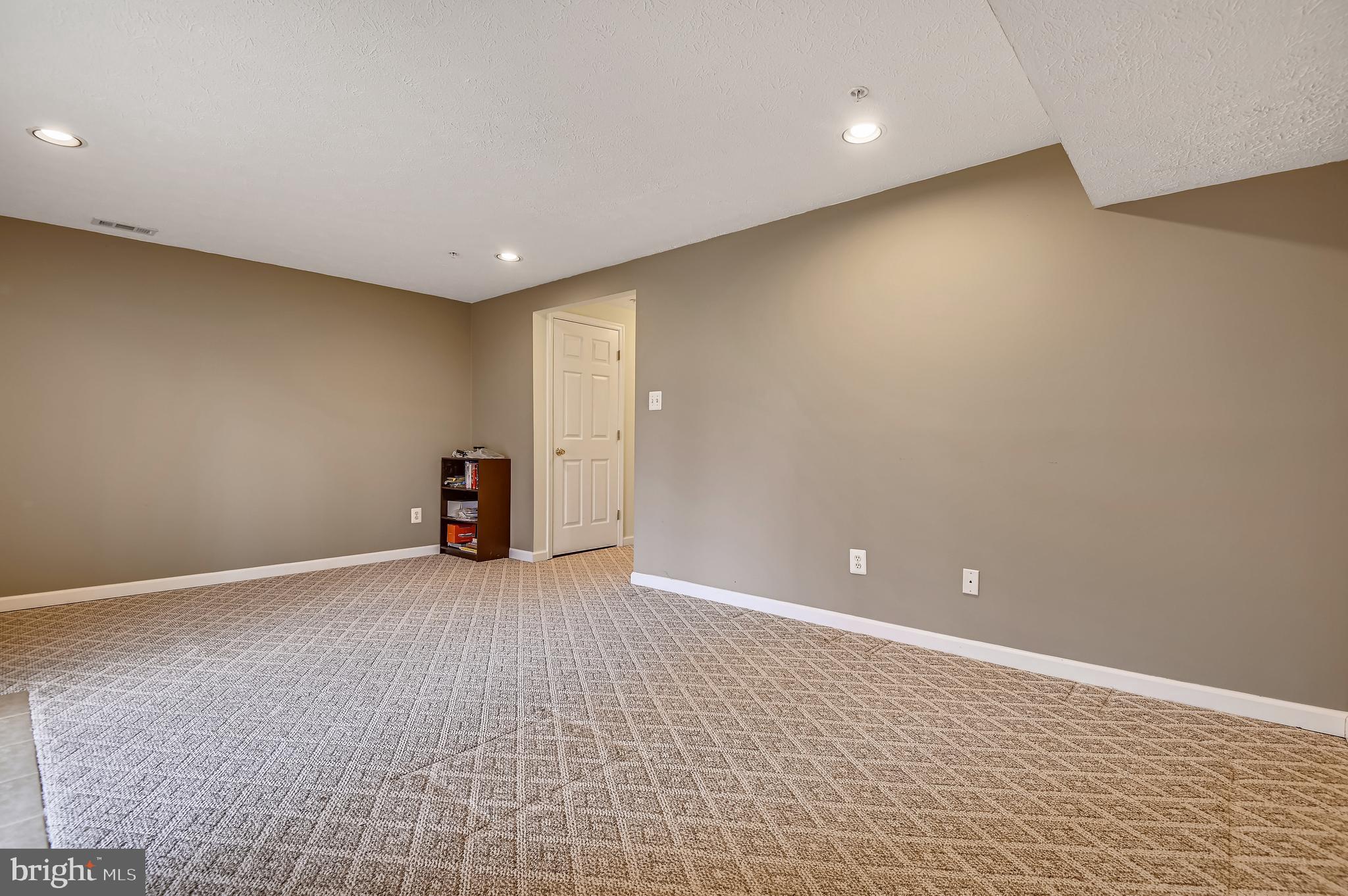 CONSTANT FRIENDSHIP - Residential