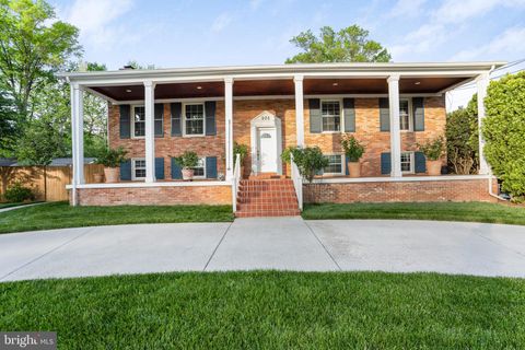 101 OAKMONT COURT NE VIENNA VA 22180