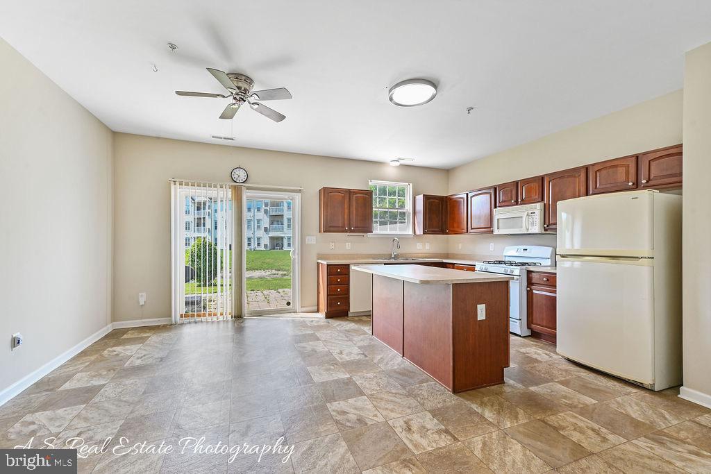 1007 WHISPERING PONDS COURT