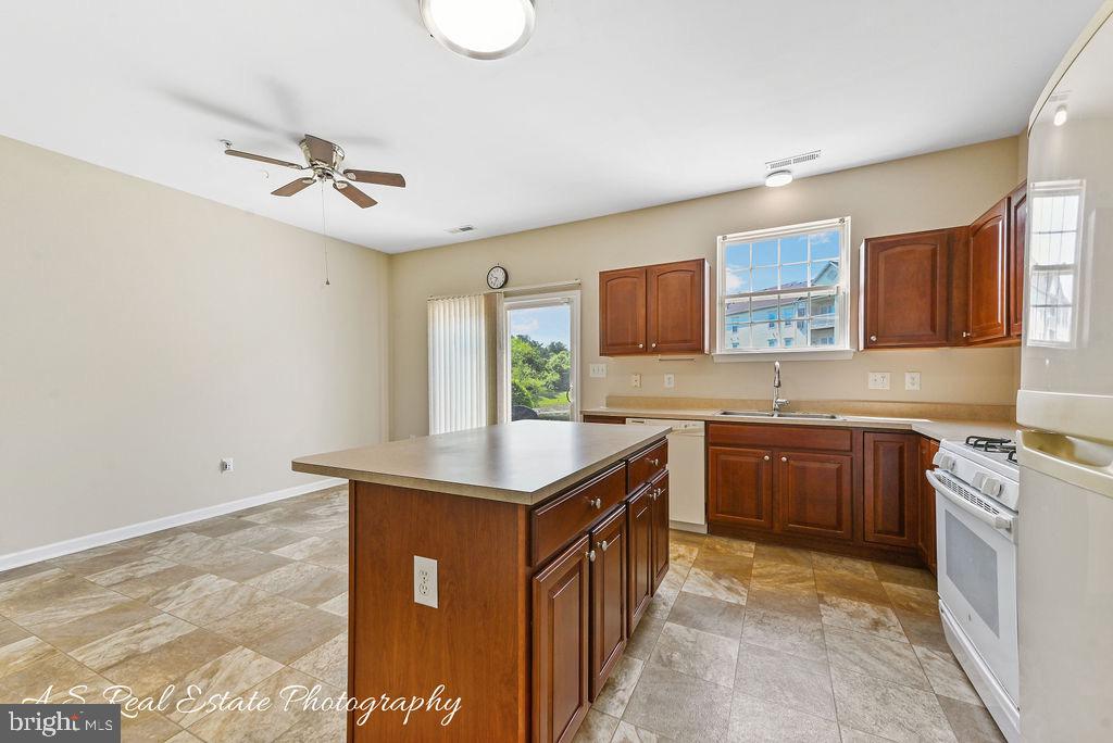 1007 WHISPERING PONDS COURT