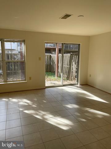 FAIR LAKES LAND BAY - Residential Lease