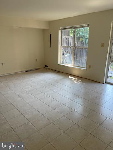 FAIR LAKES LAND BAY - Residential Lease