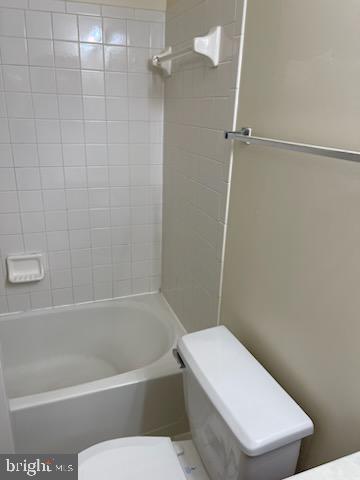 FAIR LAKES LAND BAY - Residential Lease