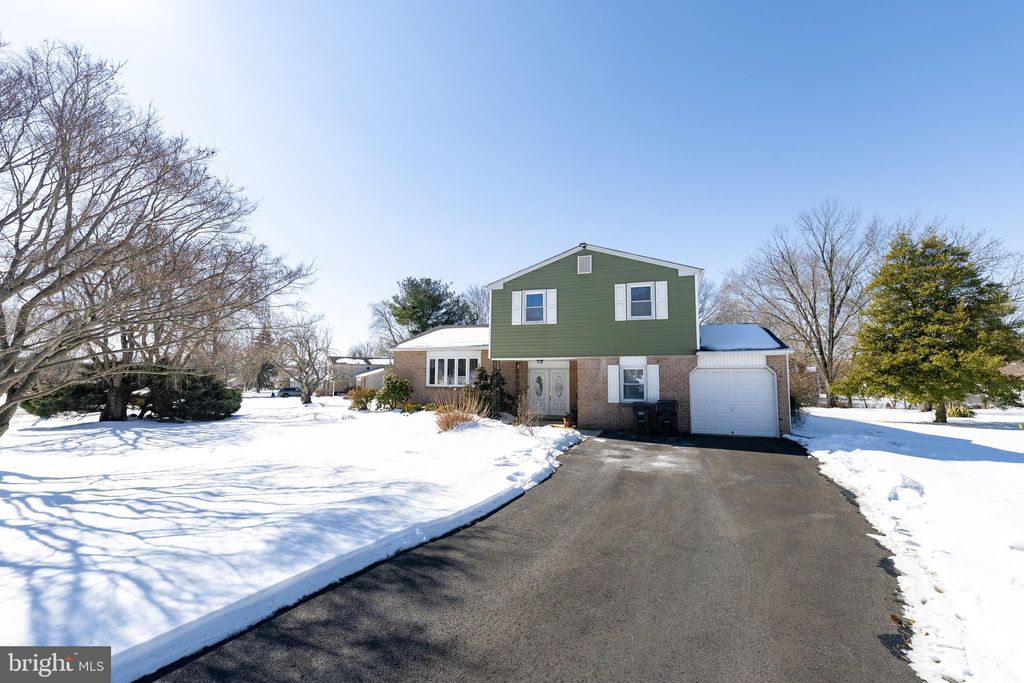 Photo of 184 W Georgianna Drive, RICHBORO, PA 18954 (MLS # PABU2114854)