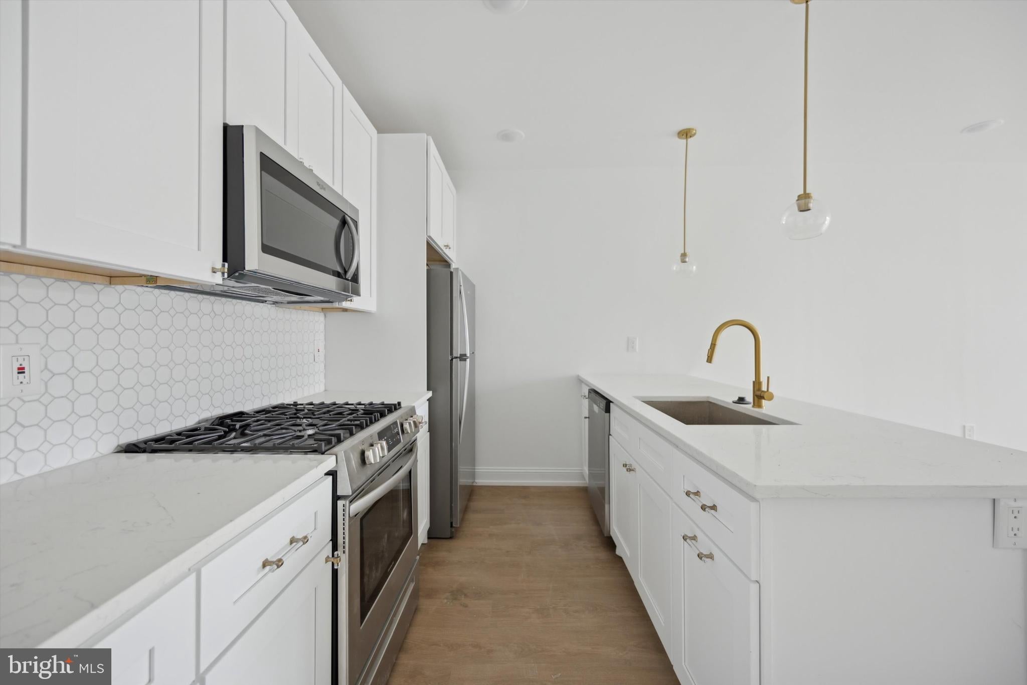 1614 RIDGE AVENUE 402
