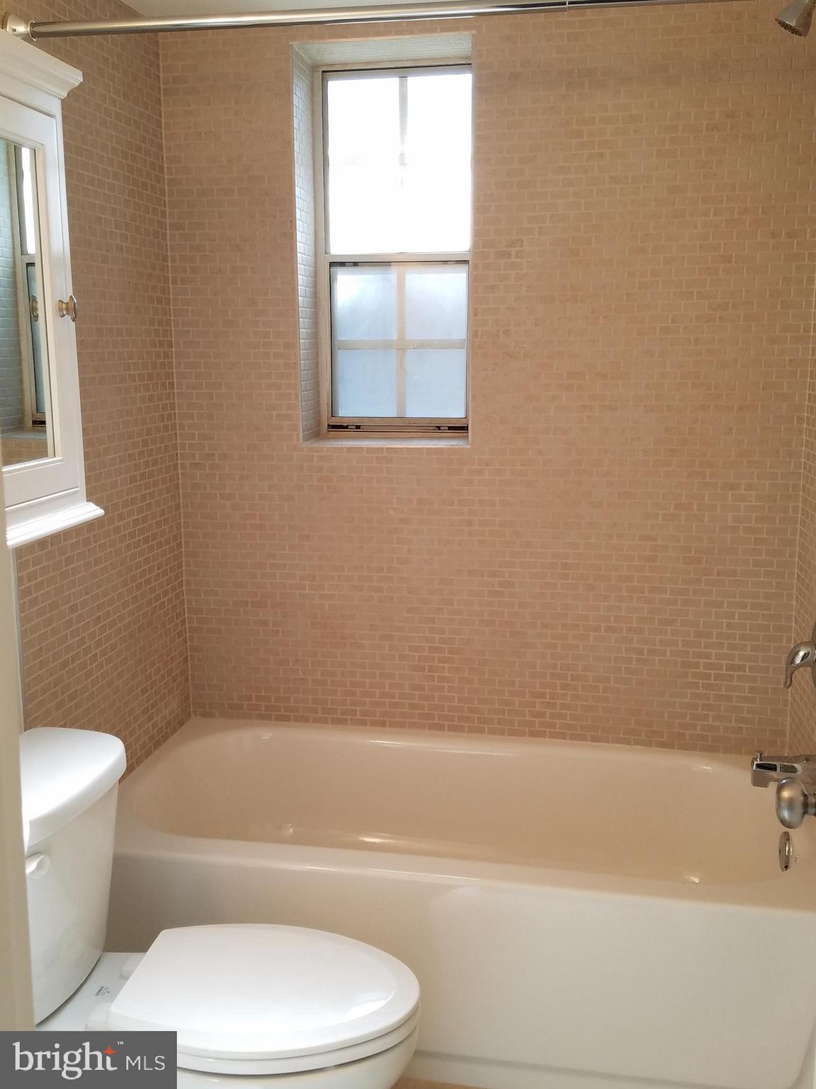 PALISADE GARDENS - Residential Lease