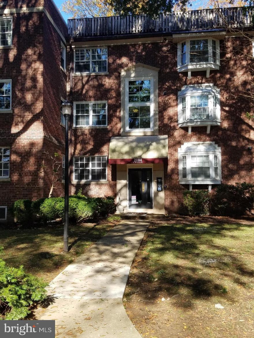 Lovely 2 bedroom unit nestled in a courtyard setting.  Updated kitchen with newer appliances, corian counter tops, and newer cabinets and floor.  Wood burning fireplace in living room.  Full size washer and dryer in unit.  Close to Rosslyn Metro, restaurants, and shops.  Pets under 20 lbs considered.