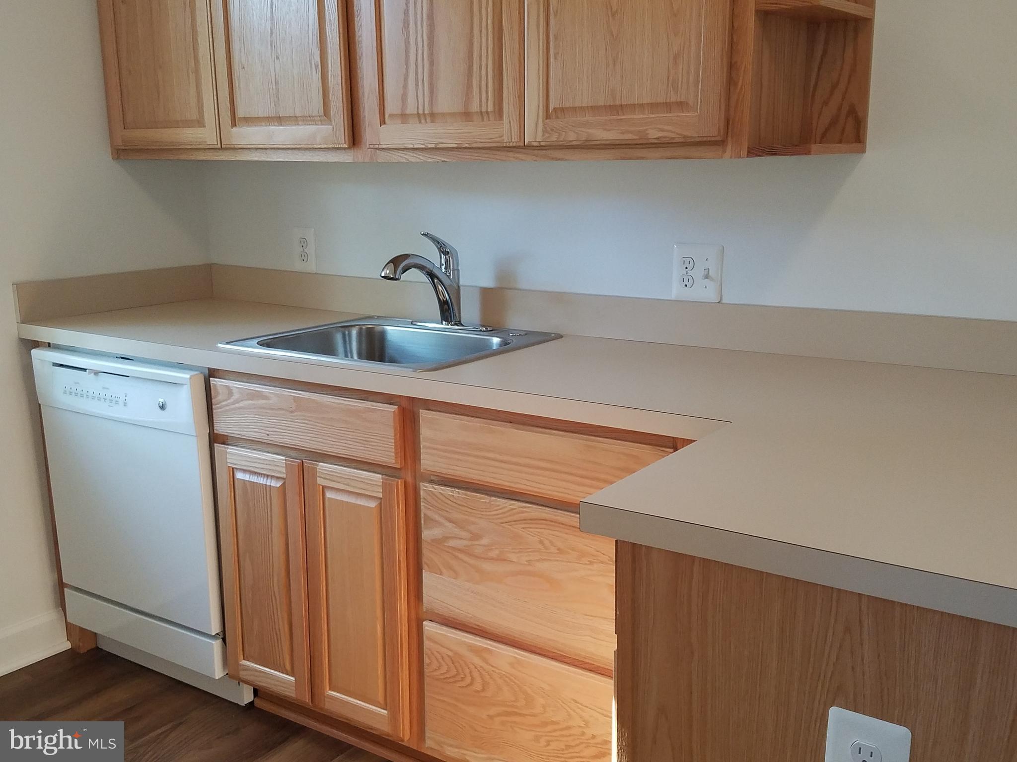 PALISADE GARDENS - Residential Lease