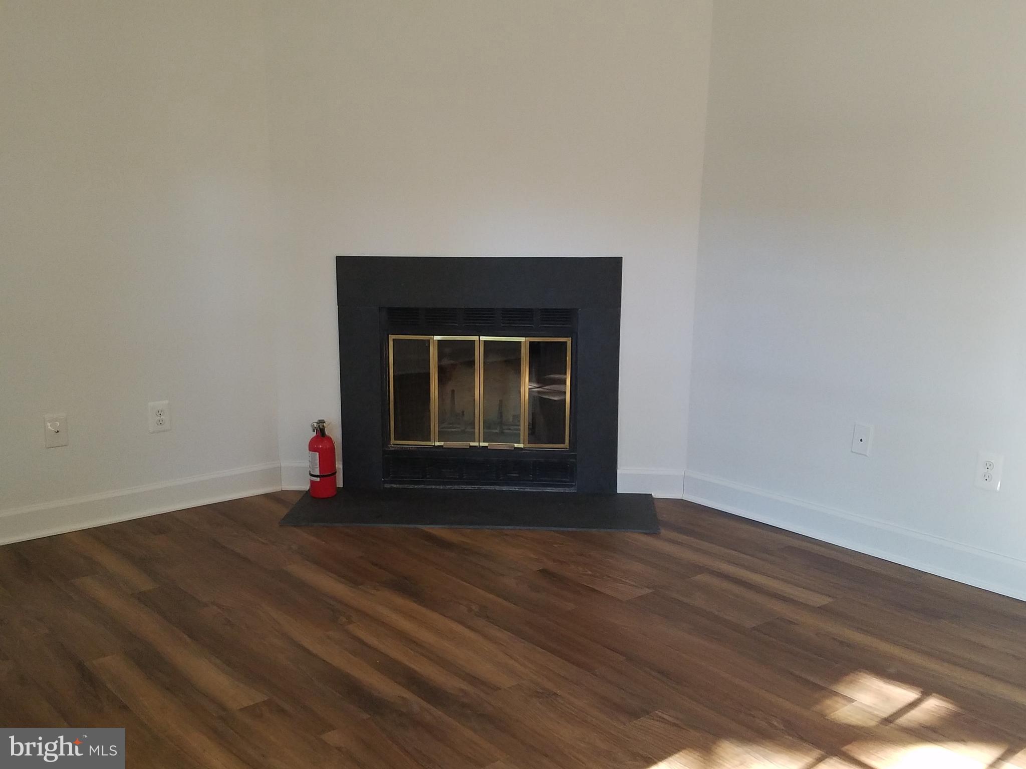 PALISADE GARDENS - Residential Lease