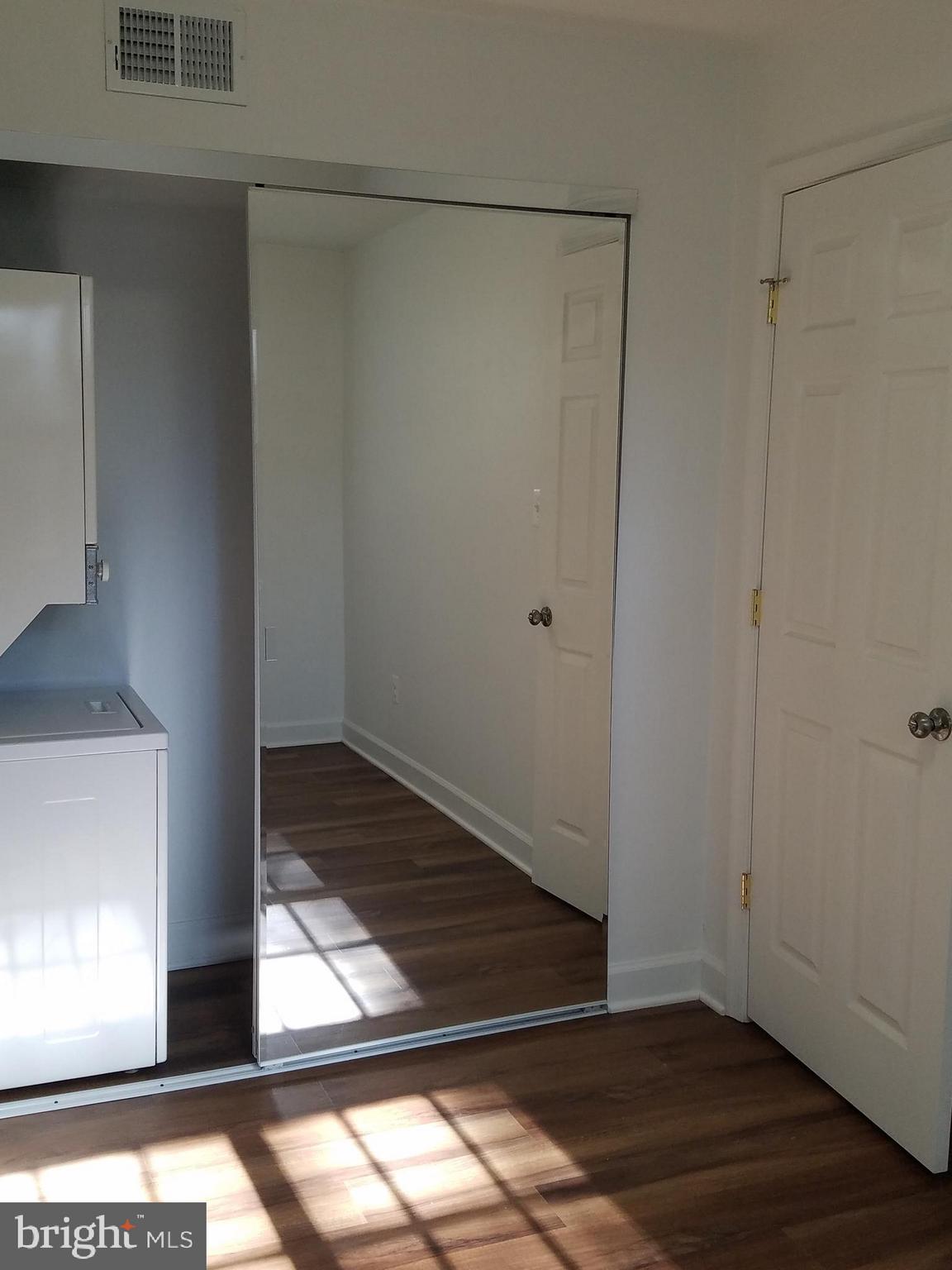 PALISADE GARDENS - Residential Lease