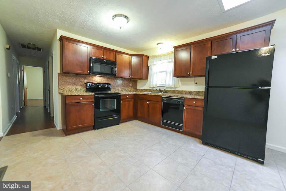 BEVERLY ESTATES - Residential