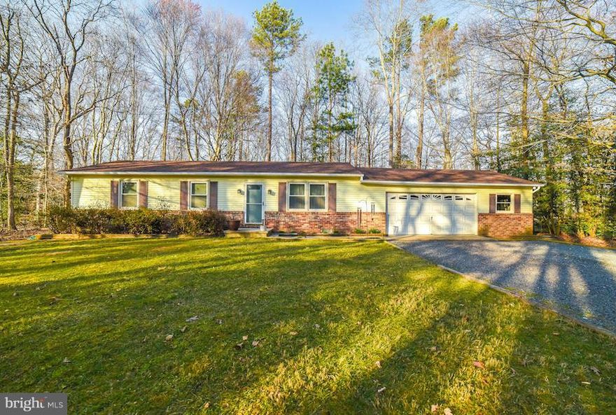 ****MULTIPLE OFFERS*** ALL BEST AND FINAL OFFERS MUST BE RECEIVED BY 12:00 NOON ON TUESDAY MARCH 21ST*****AFFORDABLE AND CLEAN THREE BEDROOM RAMBLER IN COUNTRY LAKES. GREAT 24X30 OVERSIZED GARAGE! NEW FLOORING, CABINETS, PAINT, RANGE AND REFRIGERATOR. NEW HVAC IN 2009, 40 YEAR SHINGLES ON ROOF INSTALLED IN 2002