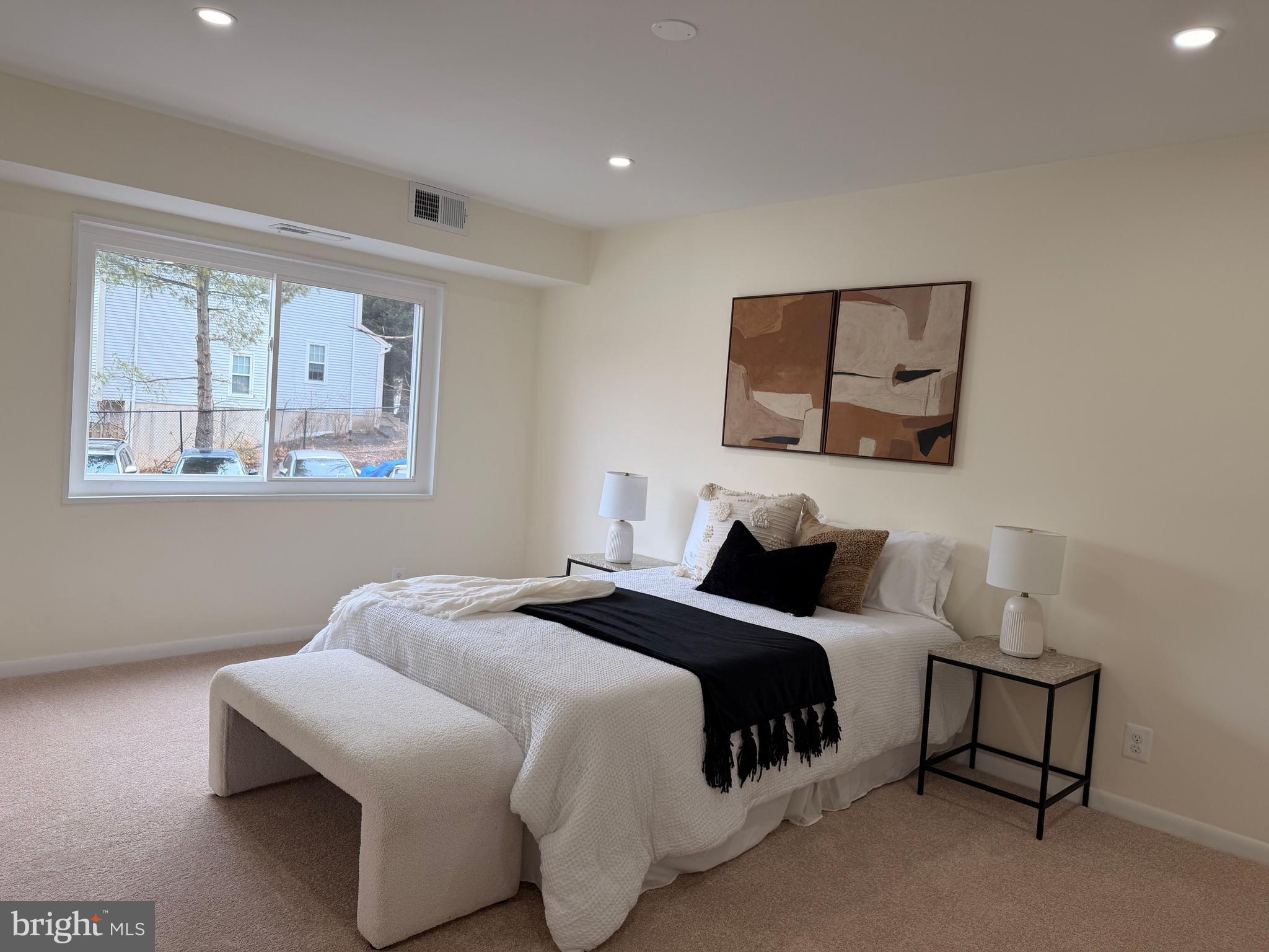 COLUMBIA TOWERS - Residential