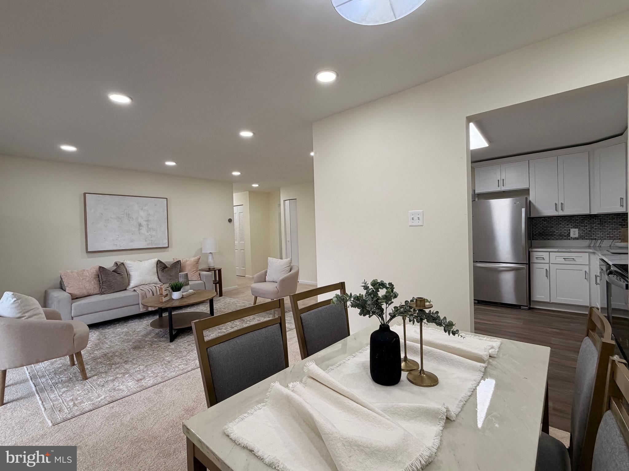 COLUMBIA TOWERS - Residential