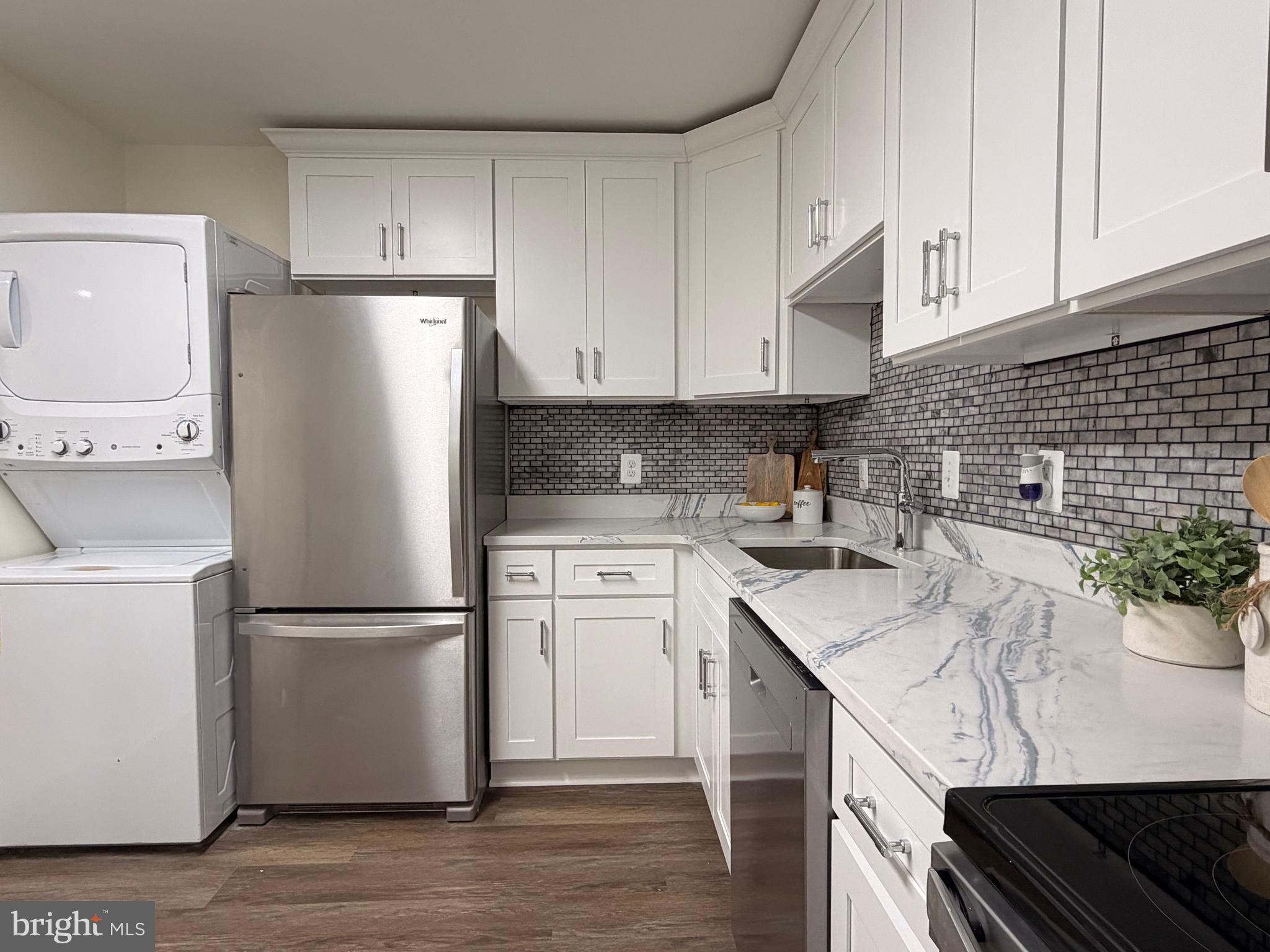 COLUMBIA TOWERS - Residential