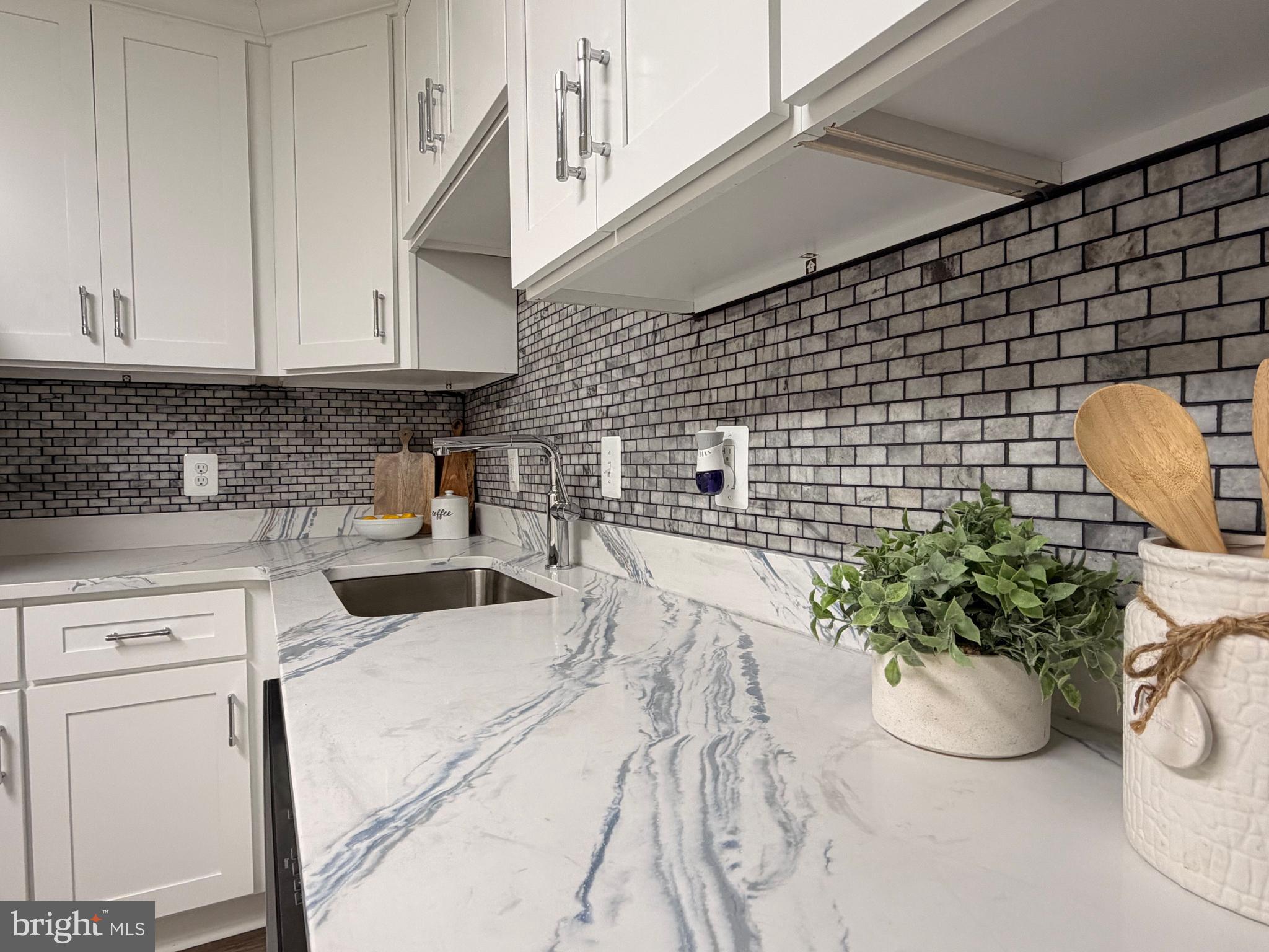 COLUMBIA TOWERS - Residential