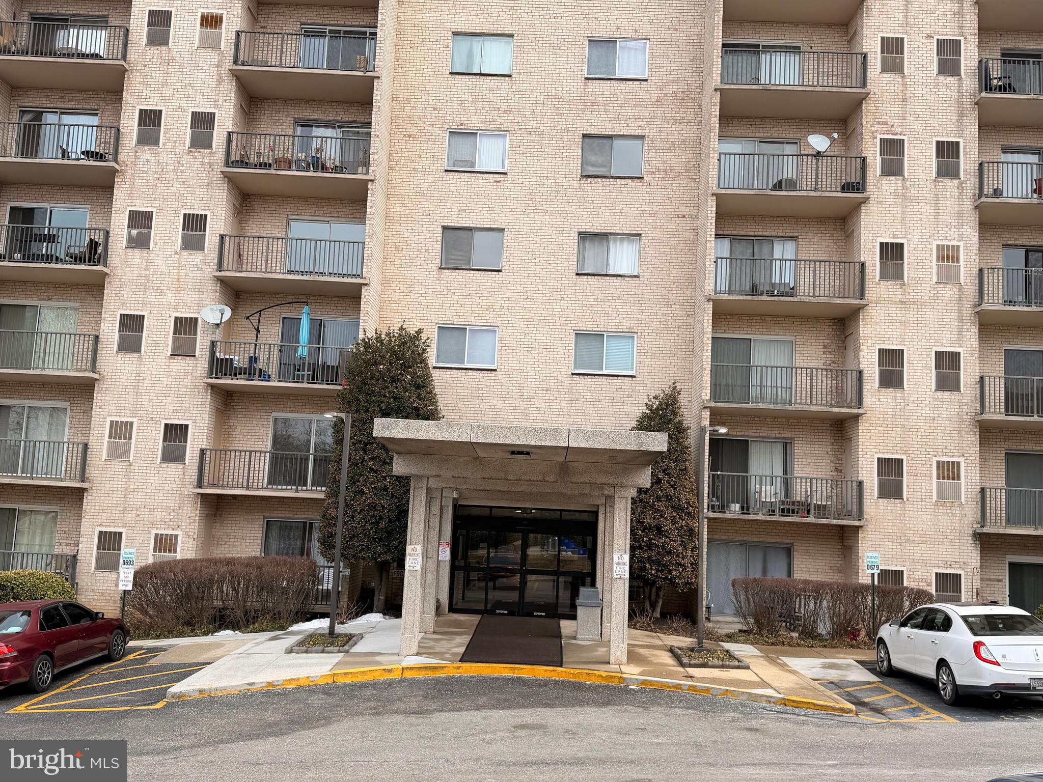 COLUMBIA TOWERS - Residential