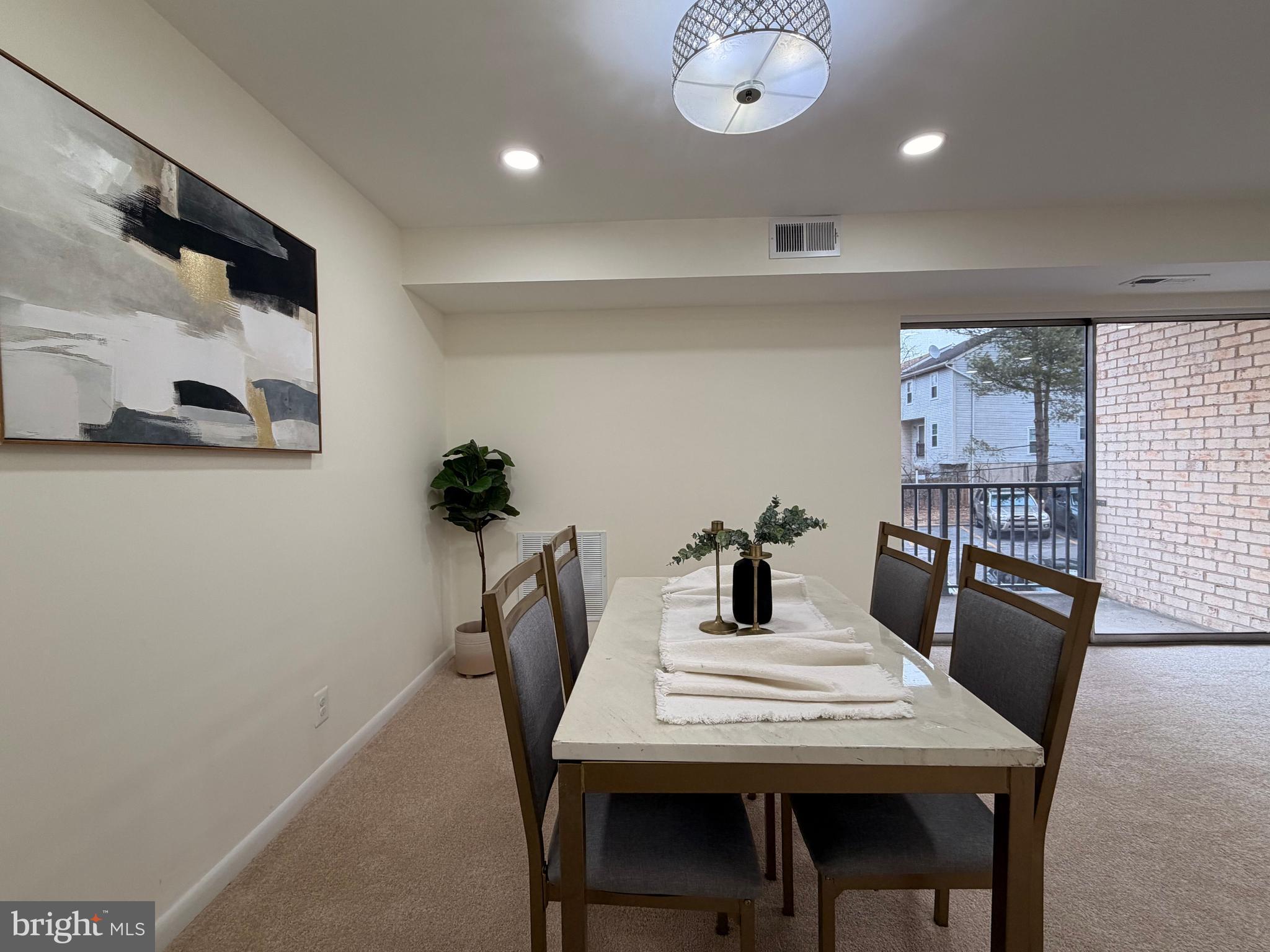 COLUMBIA TOWERS - Residential