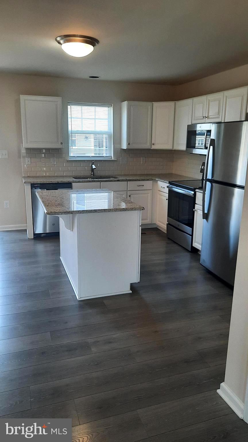 ADMIRALS QUAY - Residential Lease