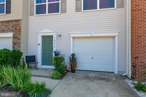 Townhouse For Sale - 18414 Congressional Circle<br/> RUTHER GLEN, VA 22546