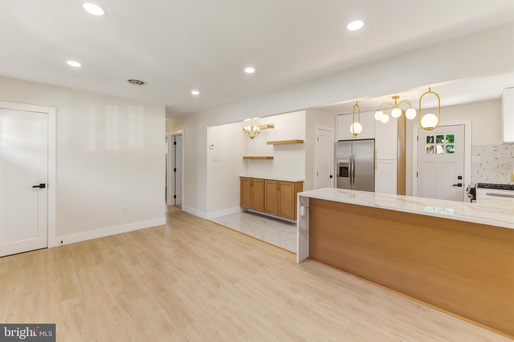 1025 MONMOUTH ROAD