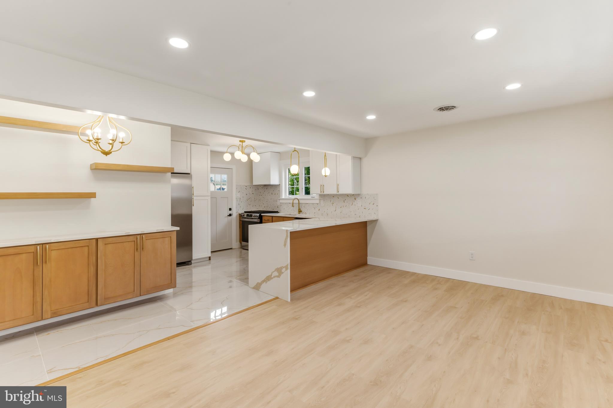 1025 MONMOUTH ROAD