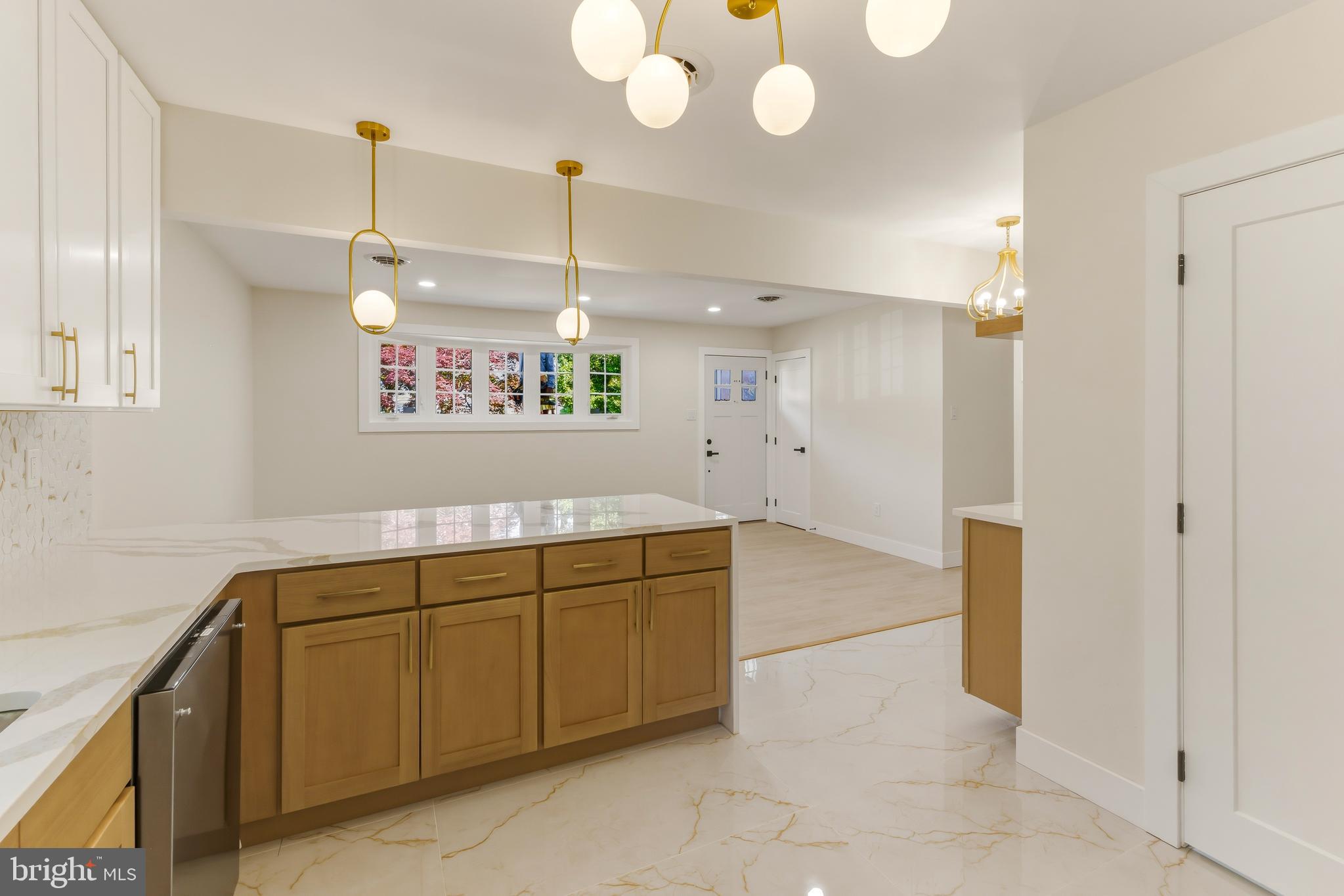 1025 MONMOUTH ROAD