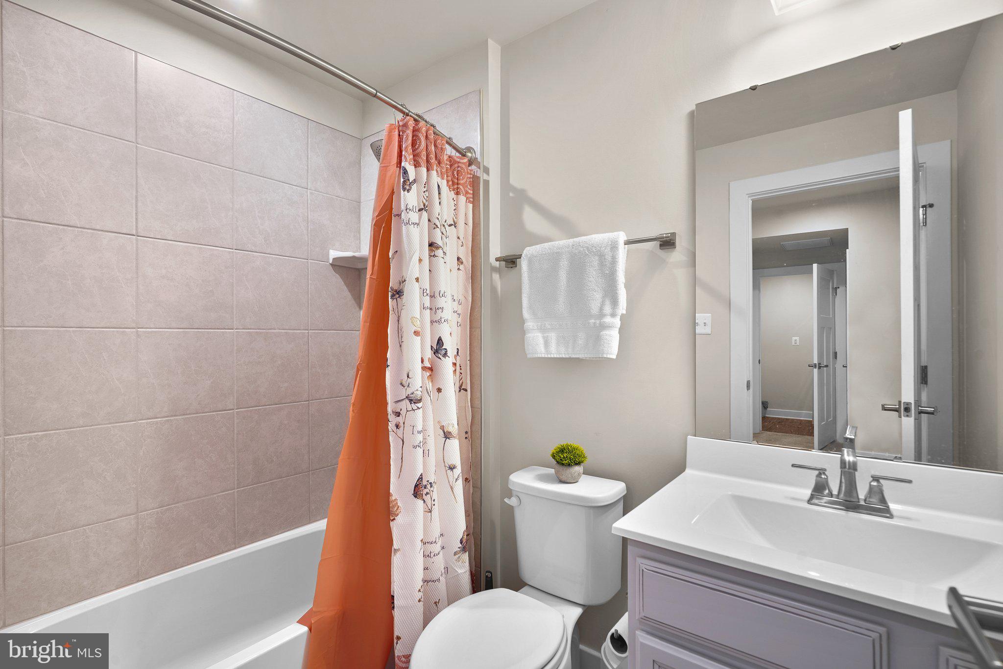 OAKDALE VILLAGE - Residential Lease