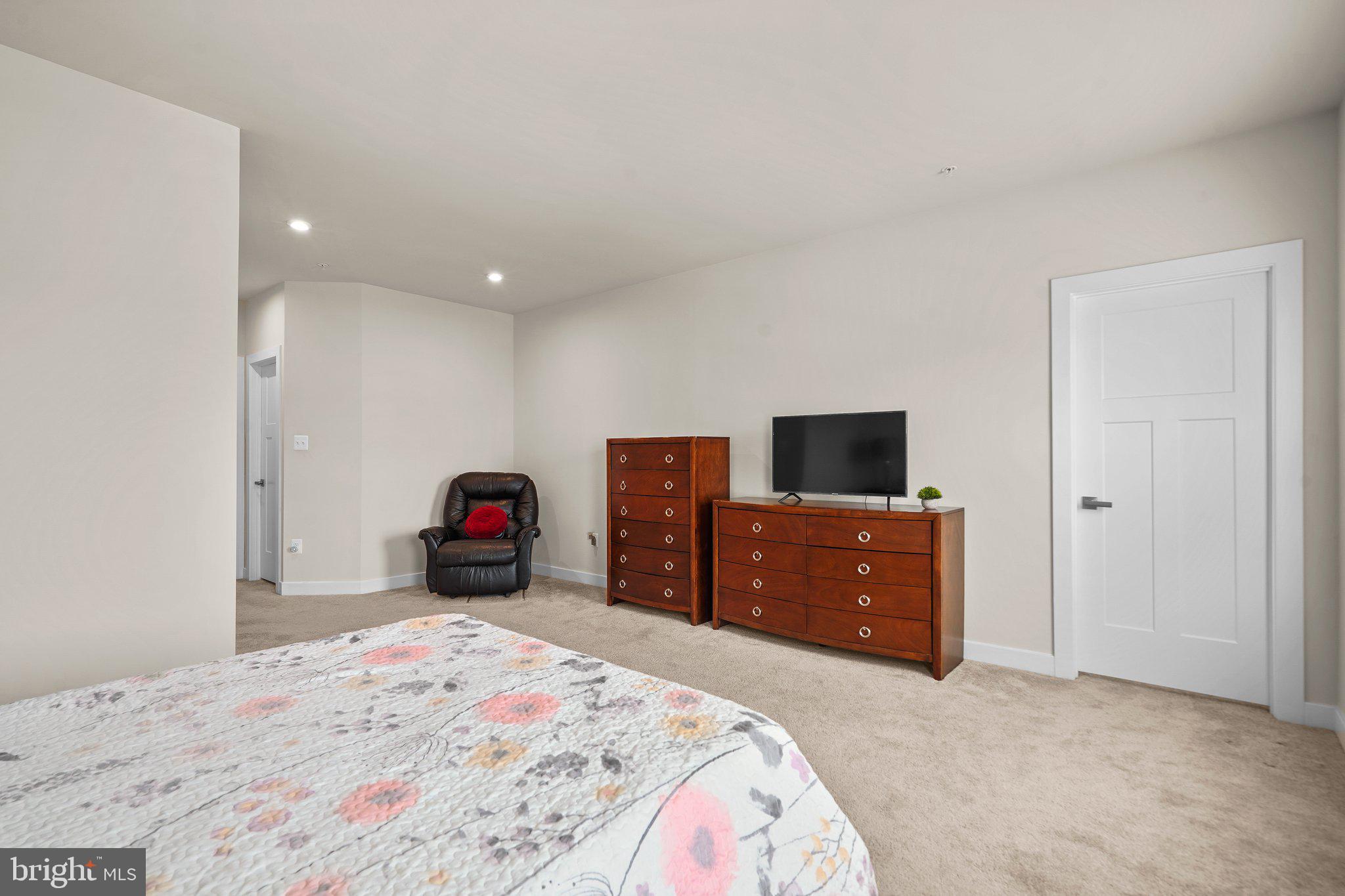 OAKDALE VILLAGE - Residential Lease