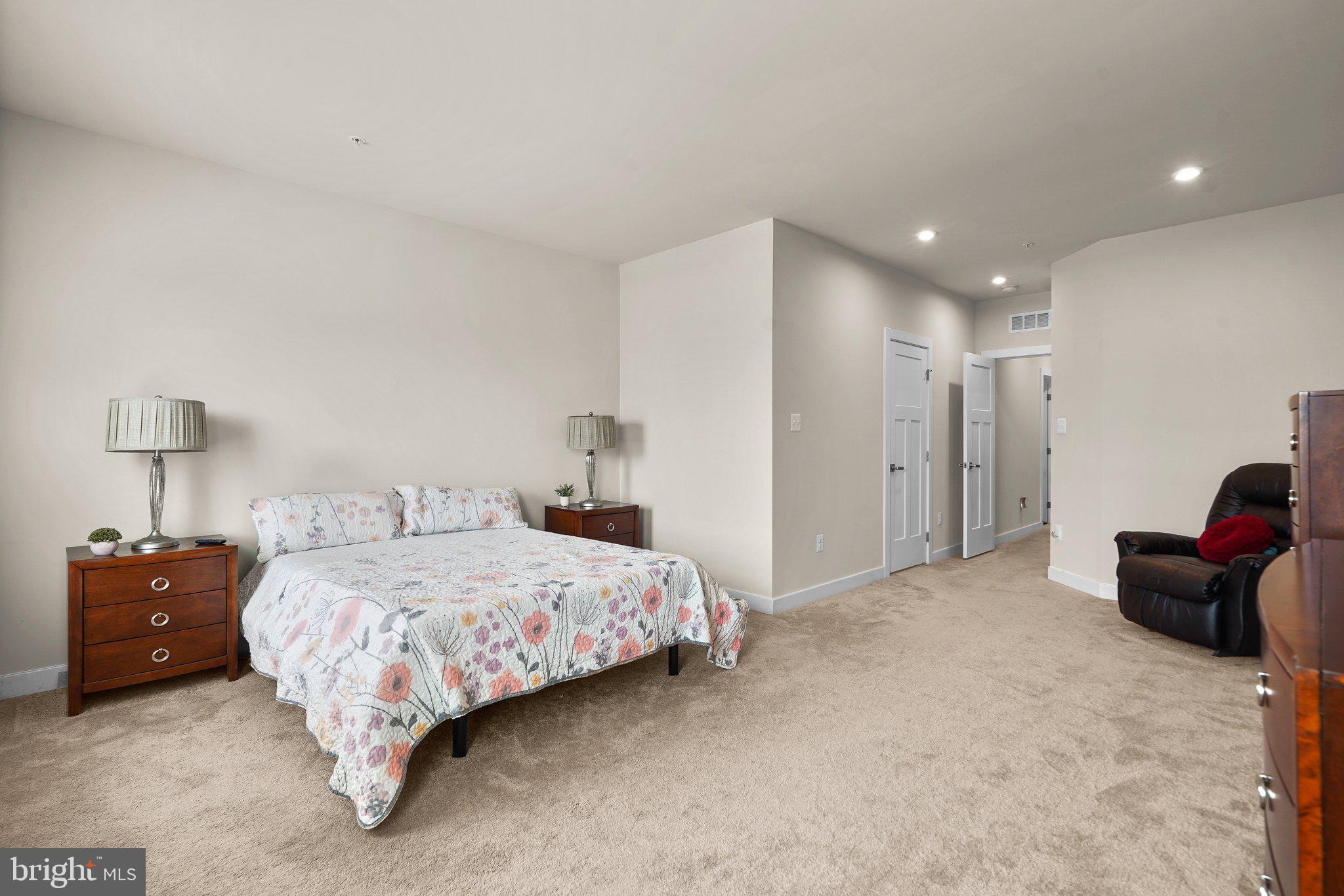 OAKDALE VILLAGE - Residential Lease