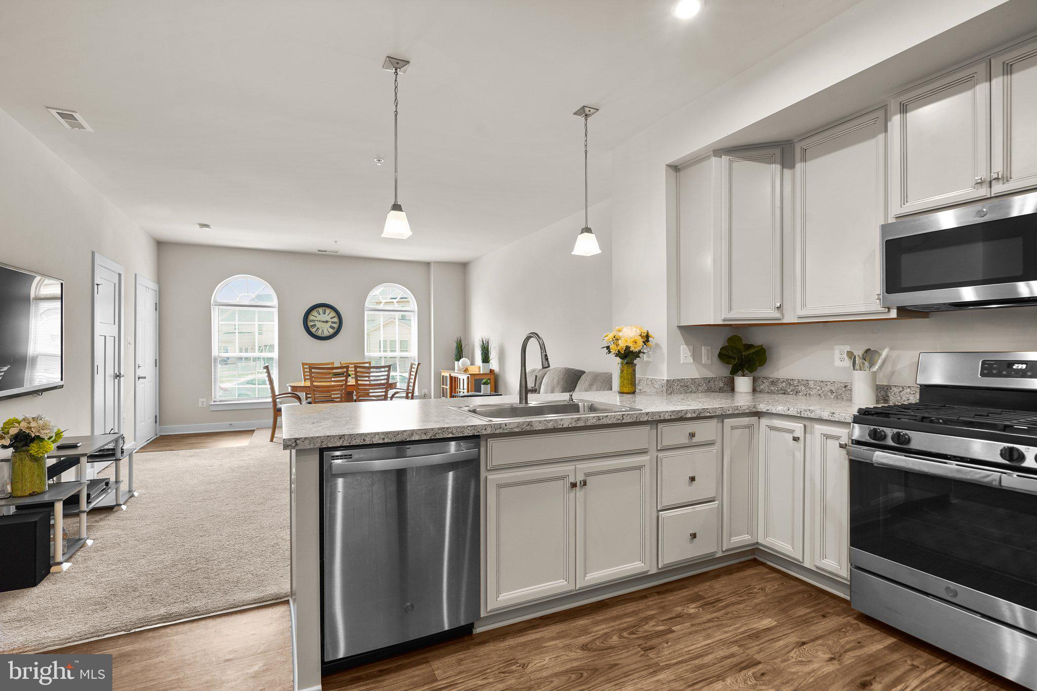 OAKDALE VILLAGE - Residential Lease