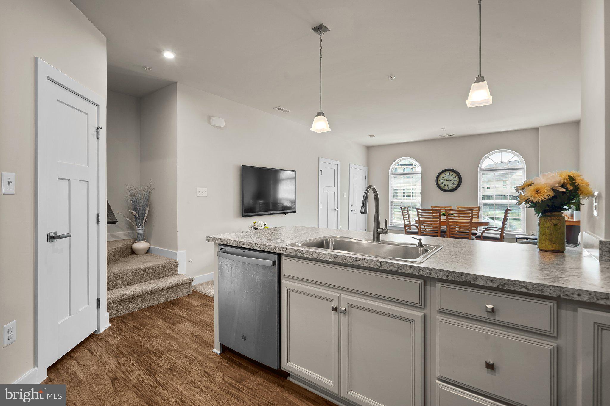 OAKDALE VILLAGE - Residential Lease