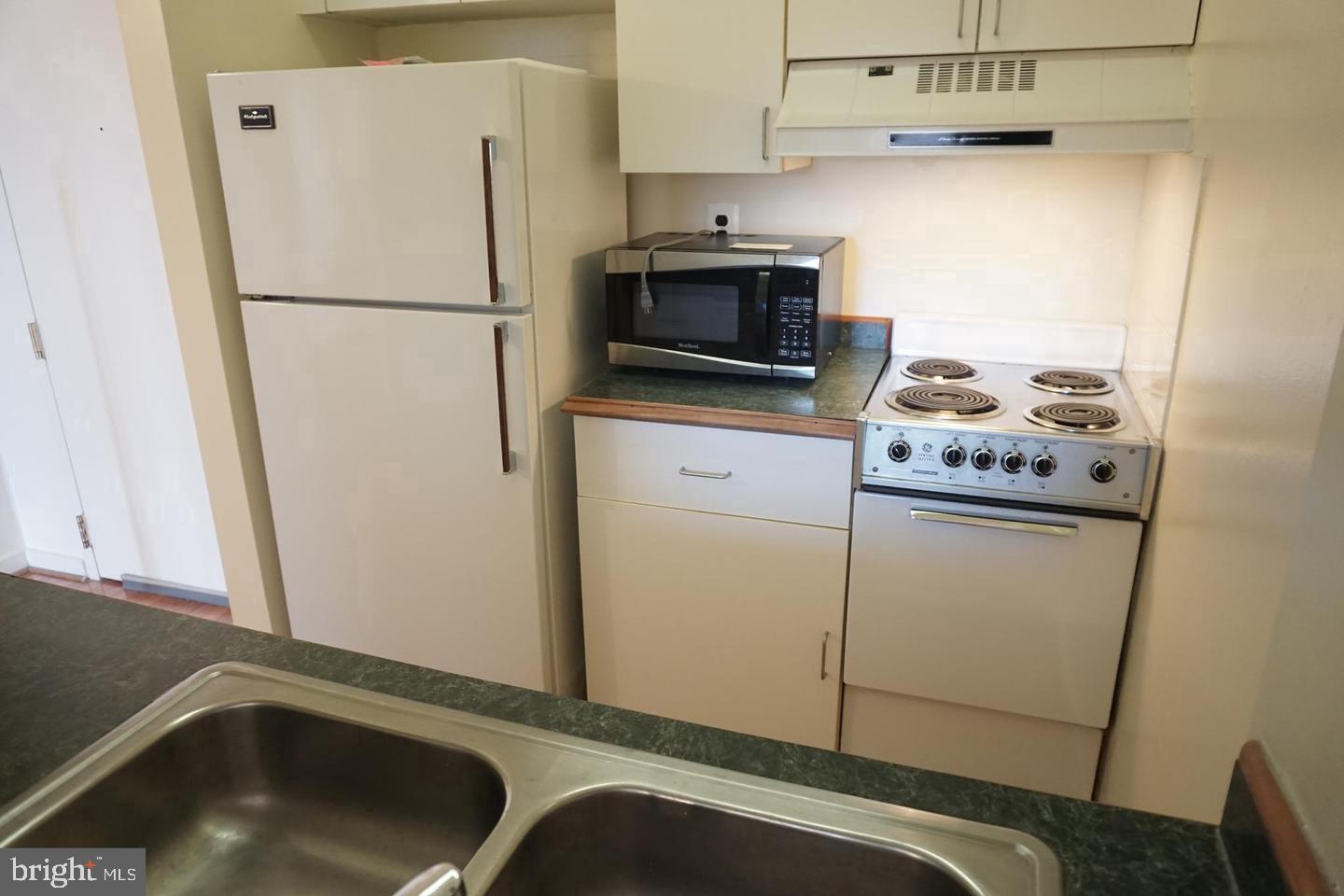 1010 RACE STREET 00 8I