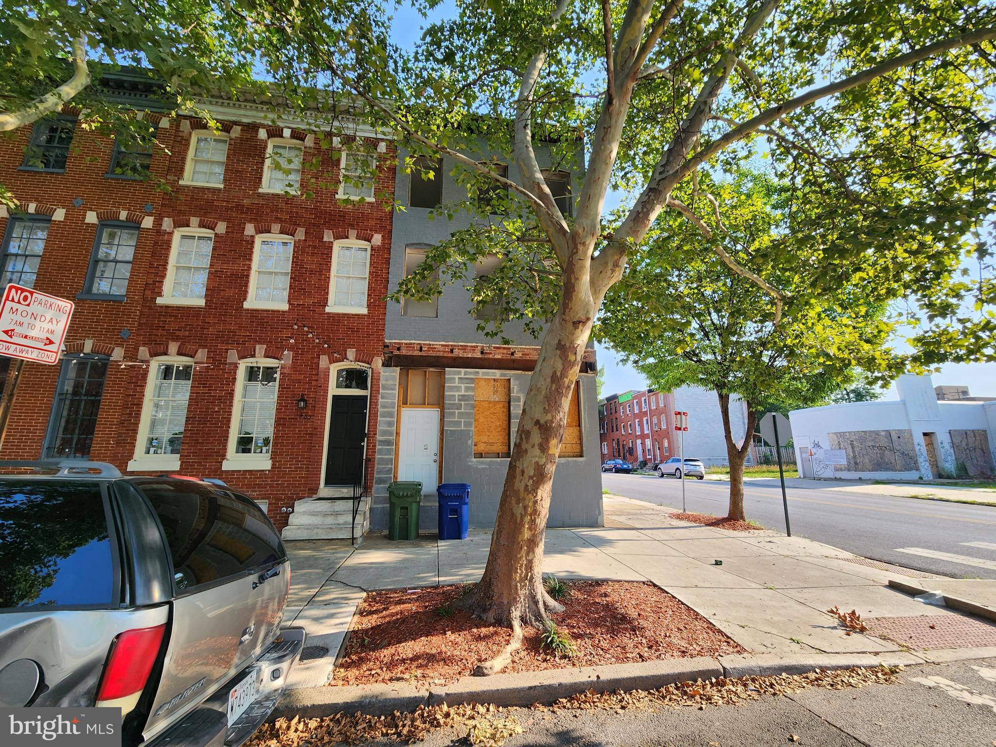 1300 HOLLINS STREET