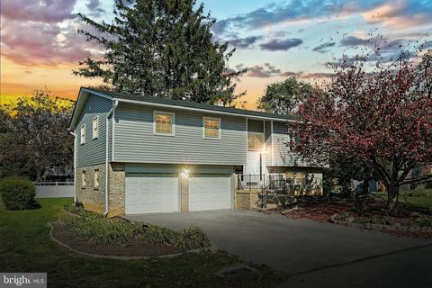 Photo of 141 Silver Spring Road, Landisville, PA 17538 (MLS # PALA2059534)