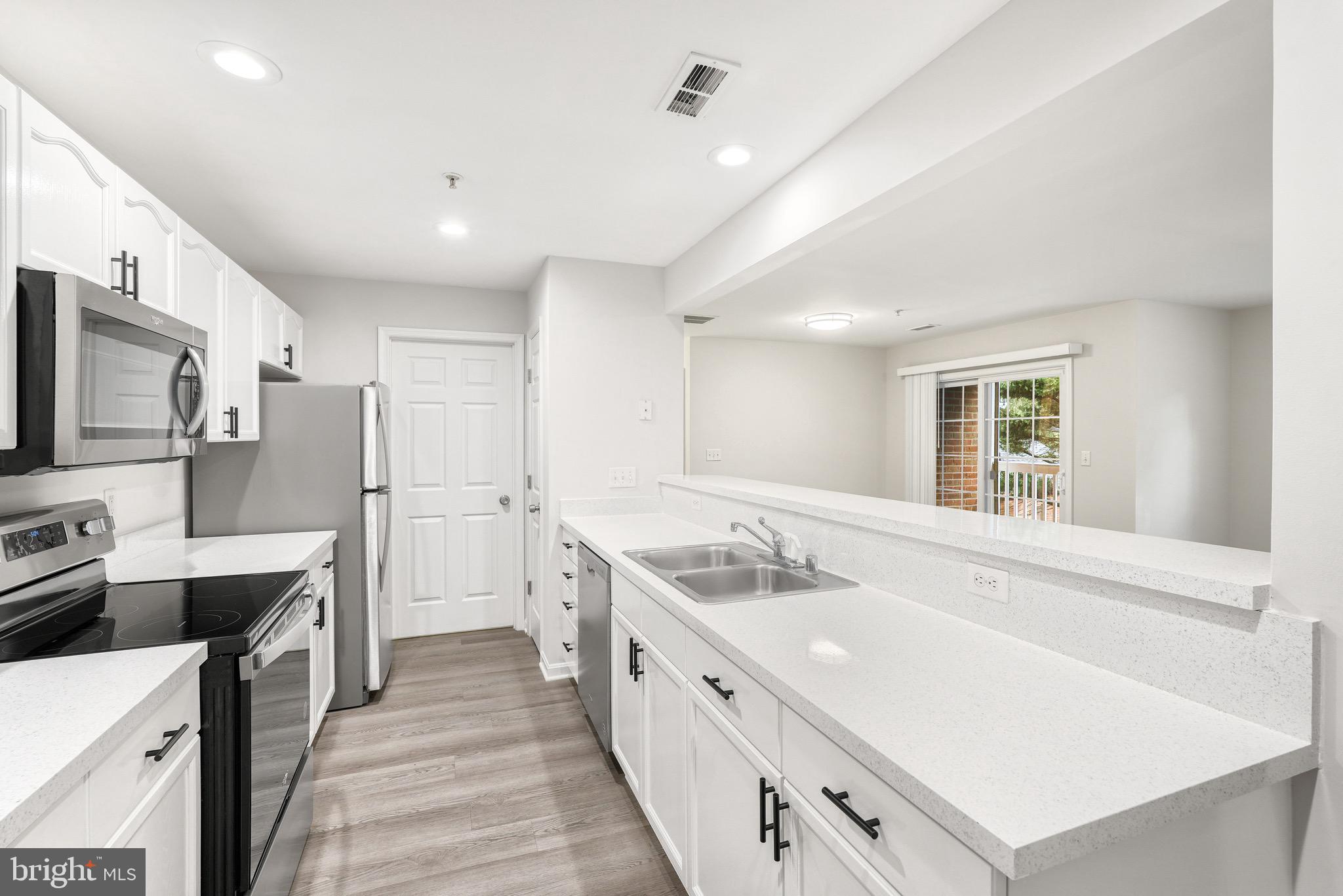 DREAMERS COVE - Residential Lease