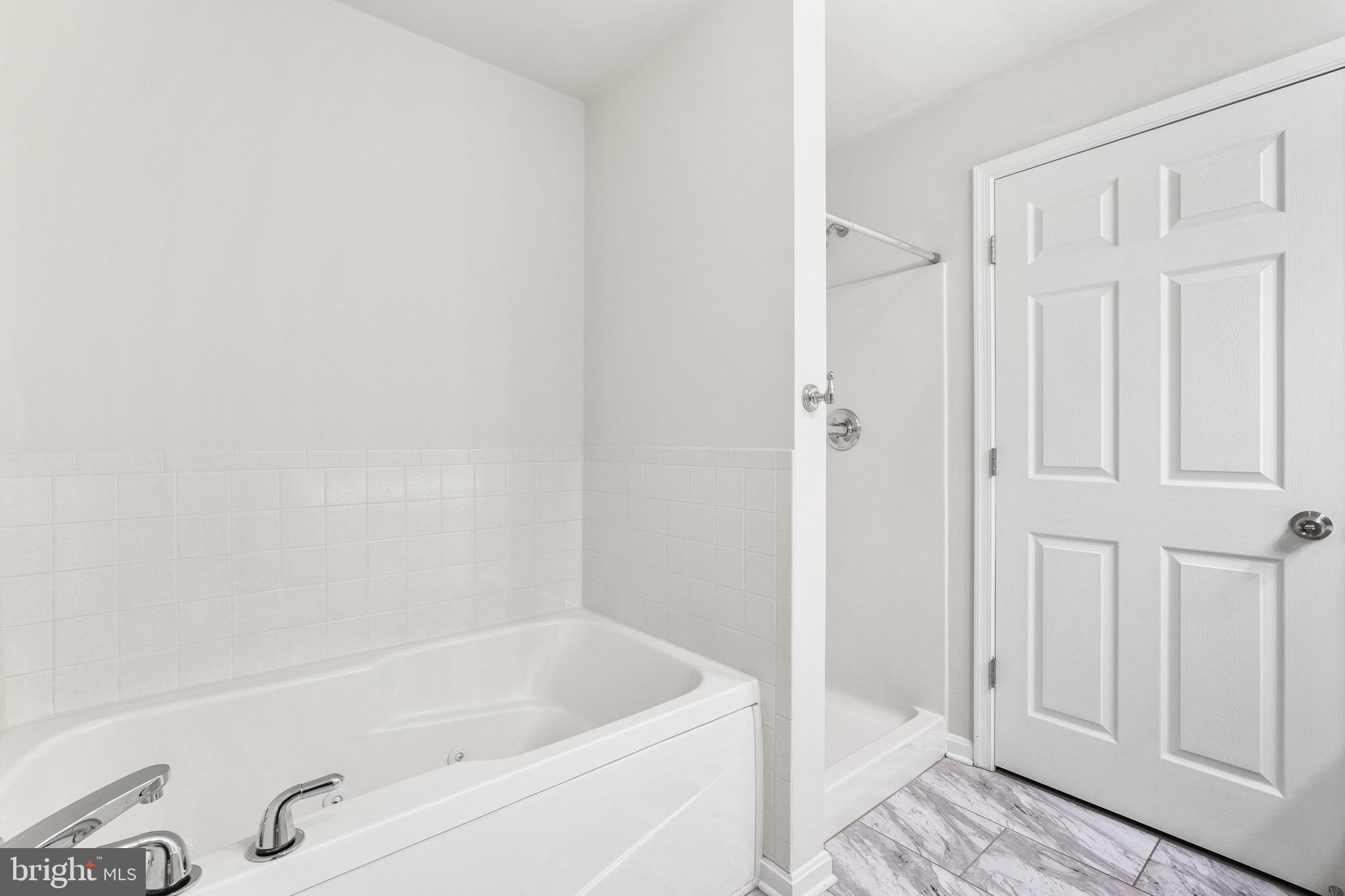 DREAMERS COVE - Residential Lease