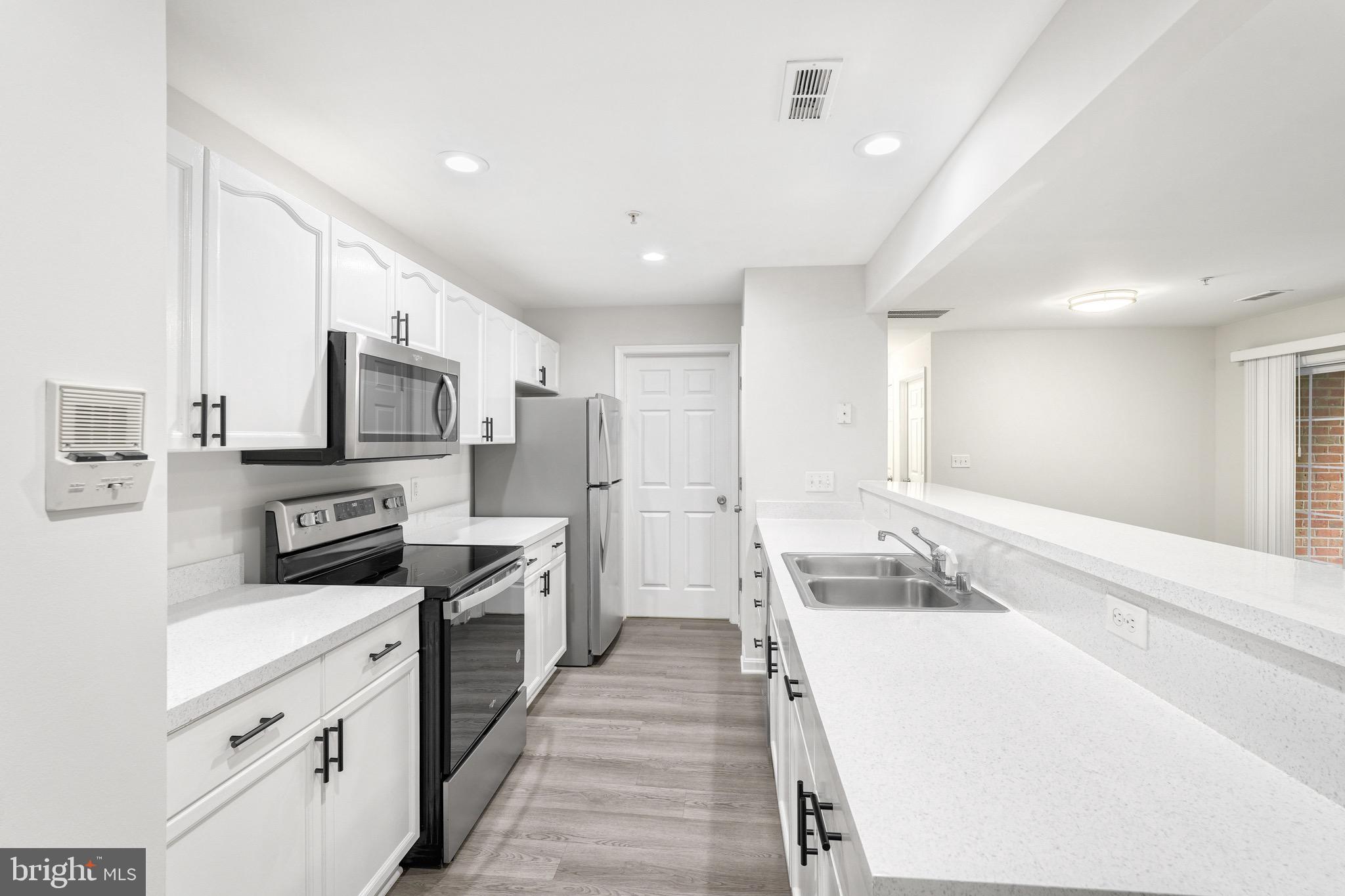 DREAMERS COVE - Residential Lease