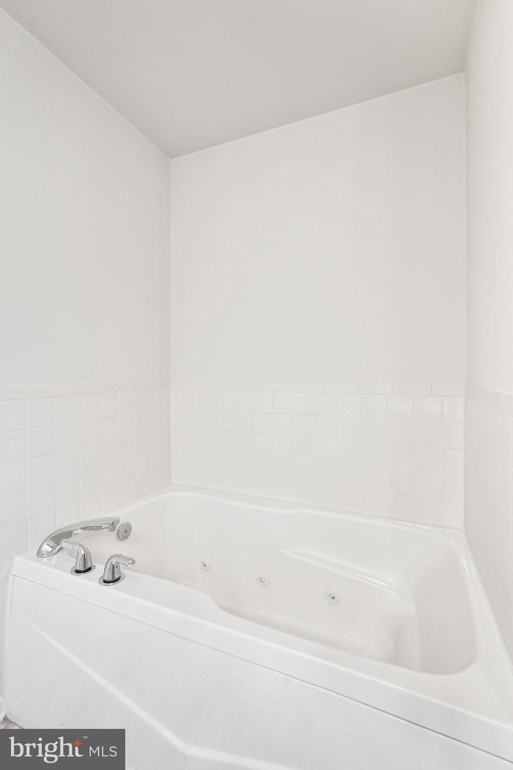 DREAMERS COVE - Residential Lease