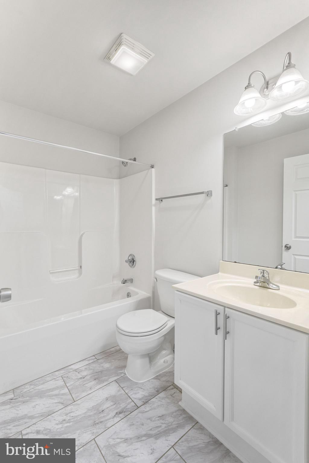 DREAMERS COVE - Residential Lease