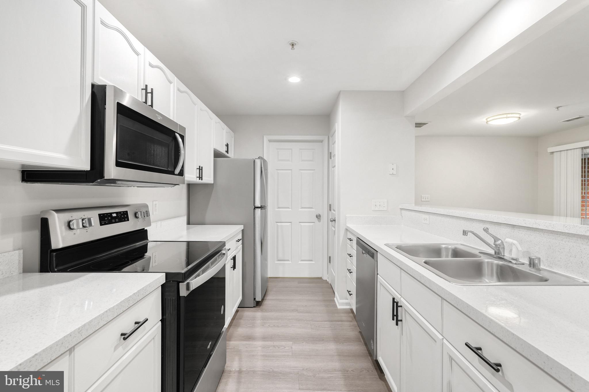 DREAMERS COVE - Residential Lease