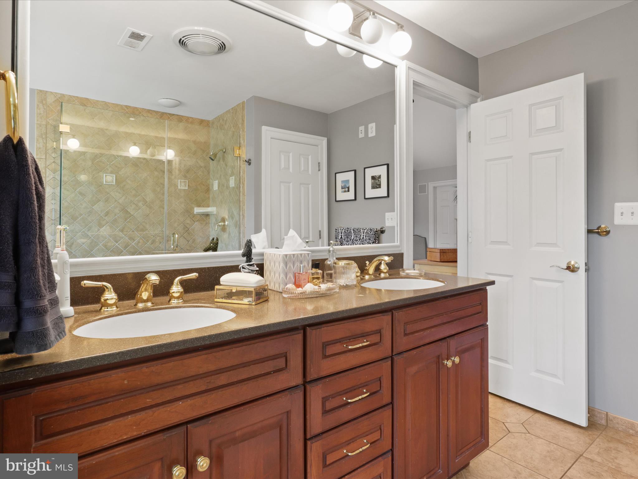 KENSINGTON ESTATES - Residential