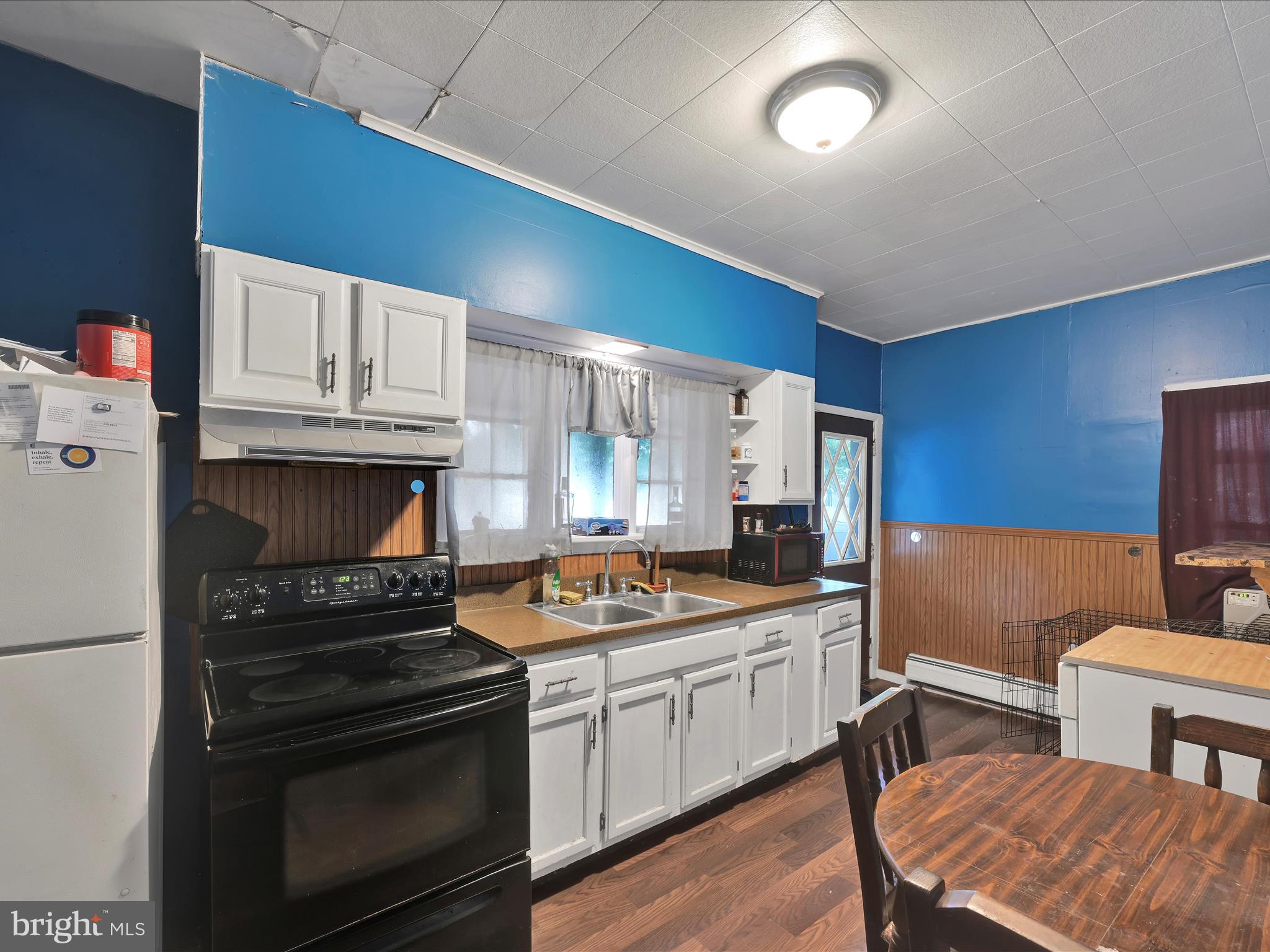 211 W LINCOLN AVENUE