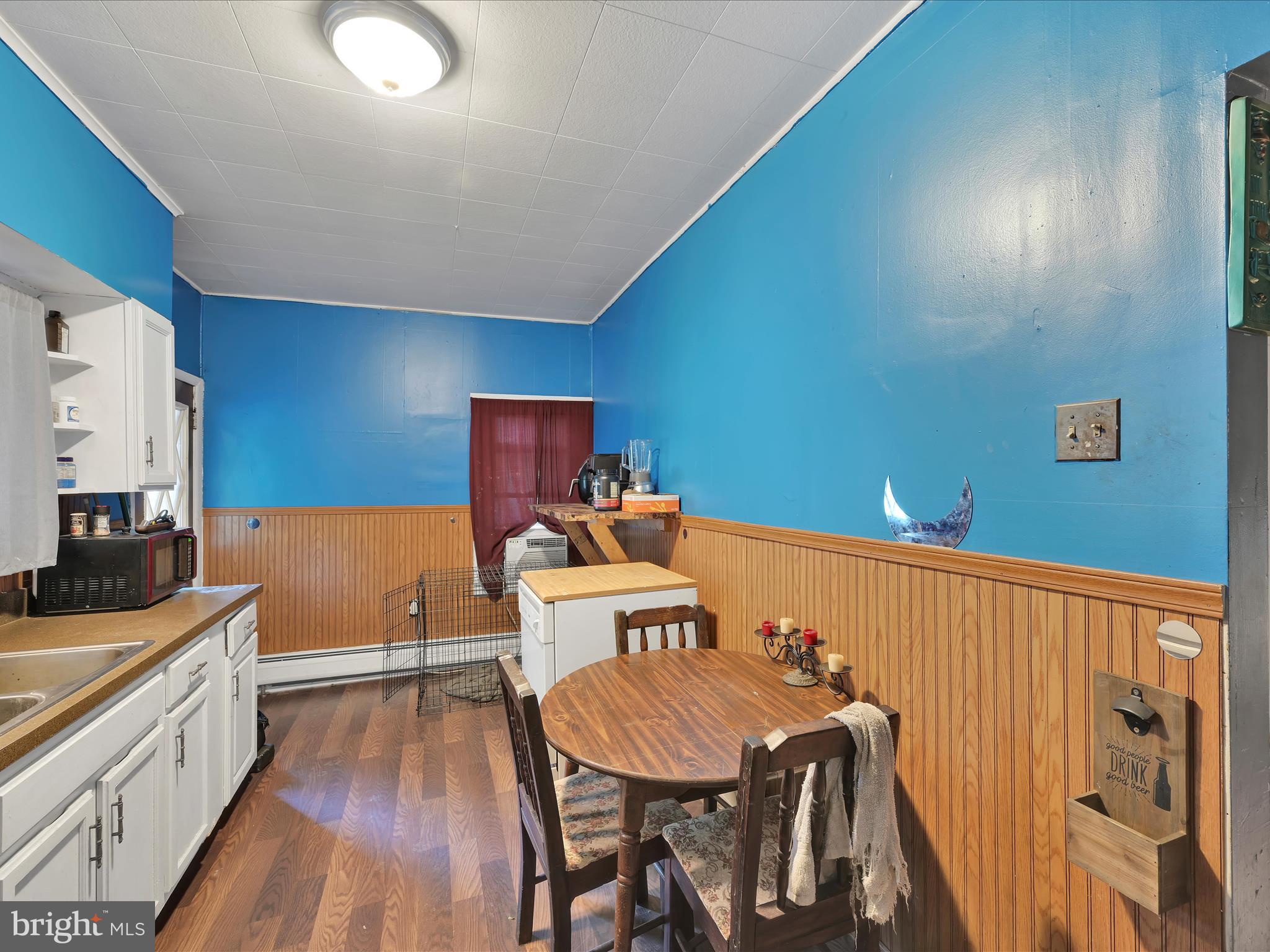 211 W LINCOLN AVENUE