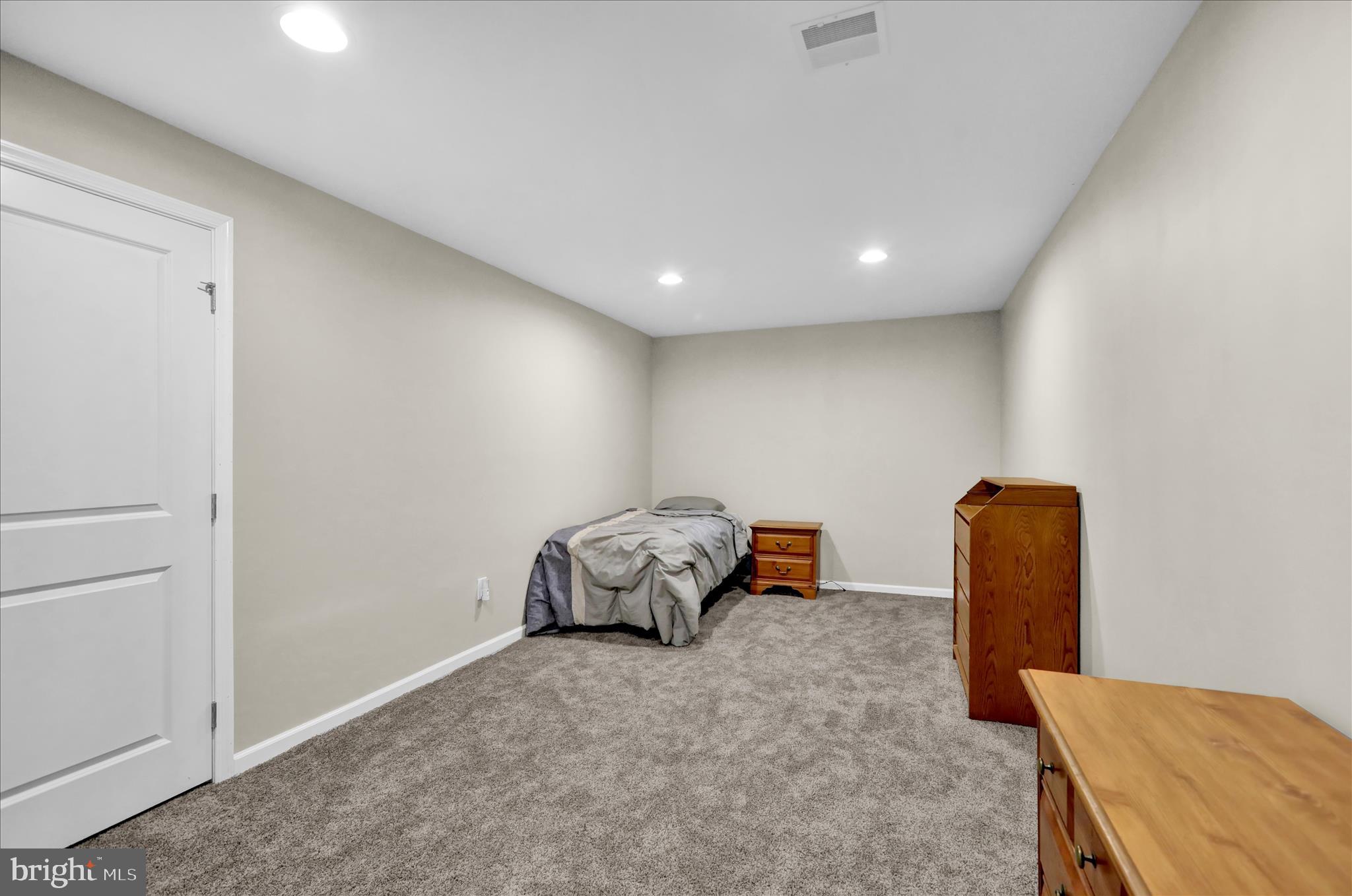 PRES AT MONTGOMERY - Residential