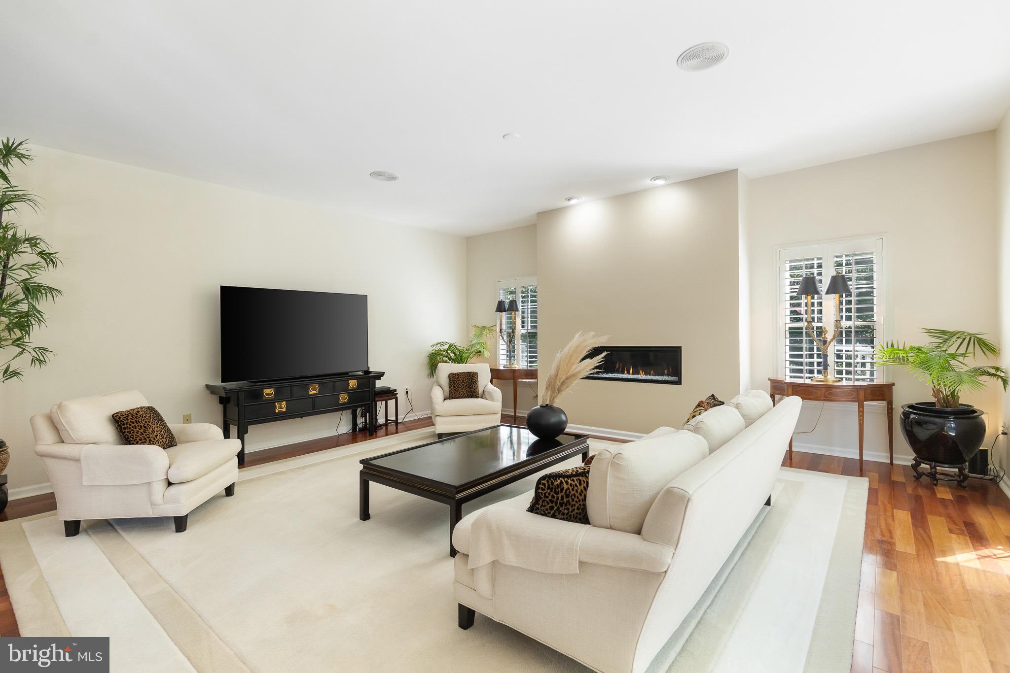 BARRINGTON OAKS - Residential