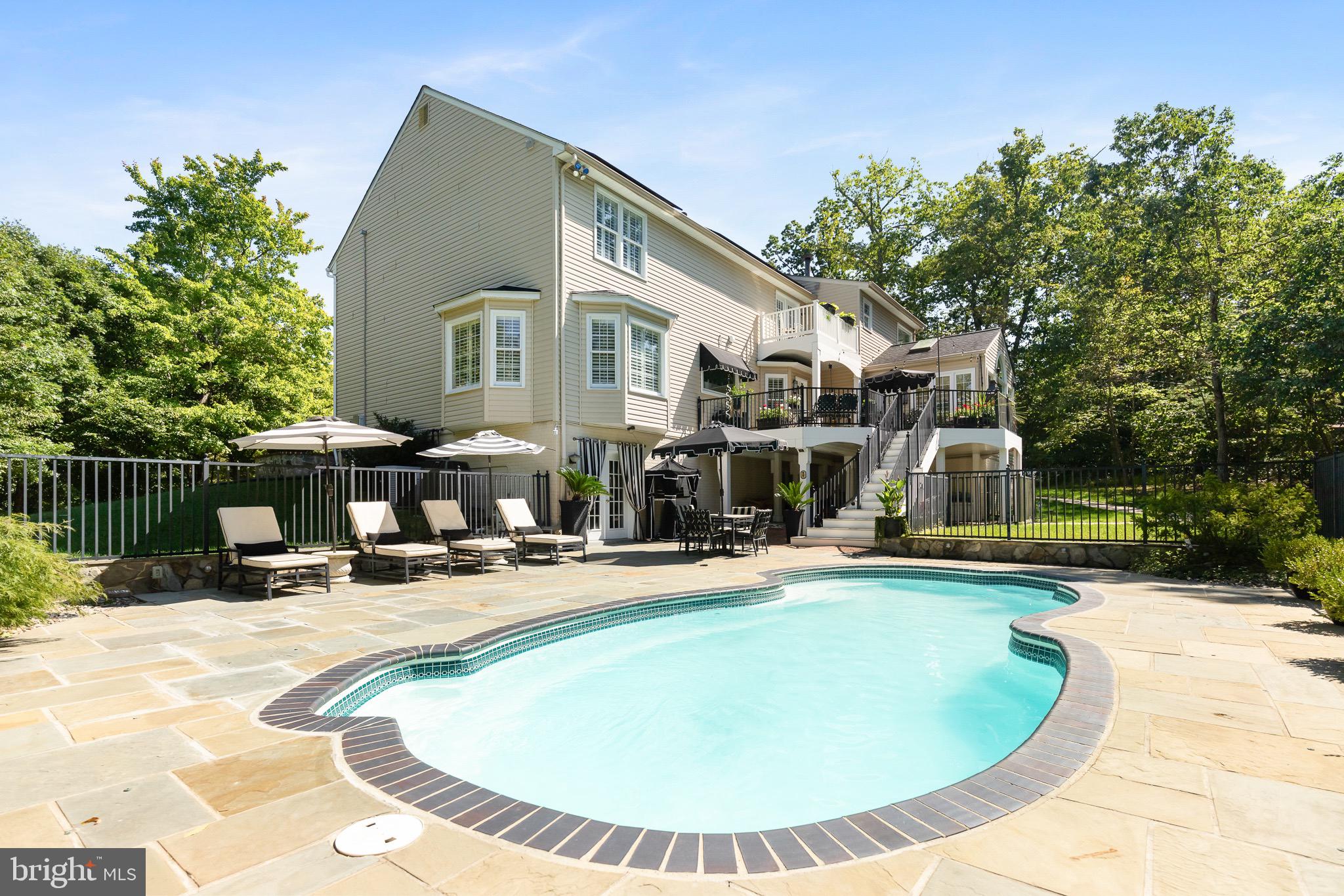 BARRINGTON OAKS - Residential