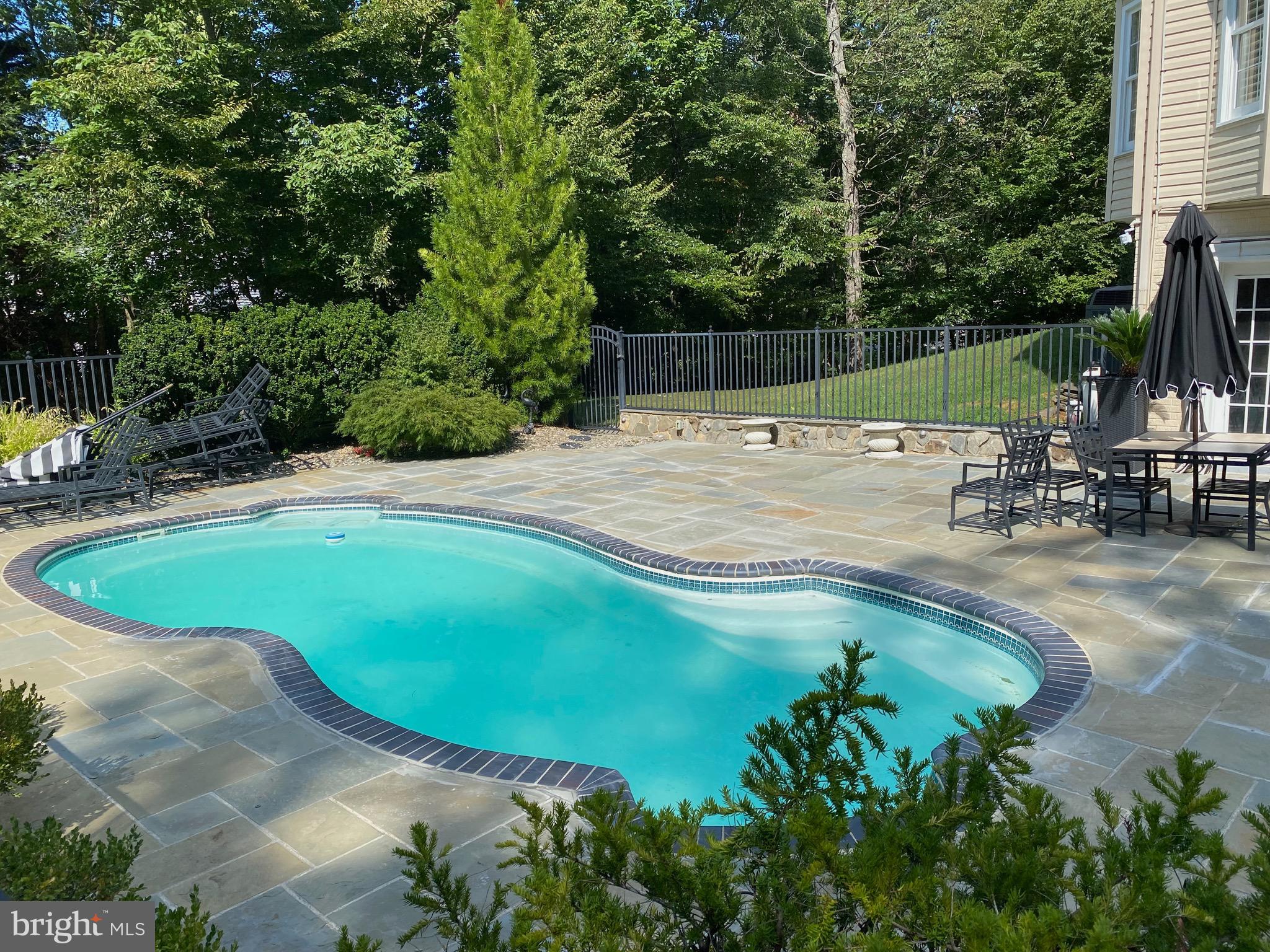 BARRINGTON OAKS - Residential