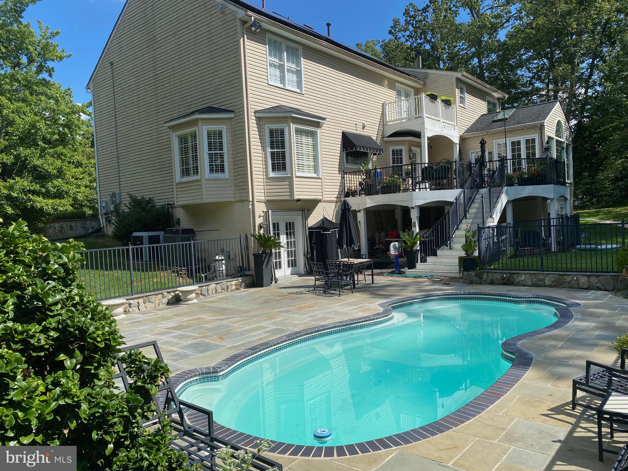 BARRINGTON OAKS - Residential