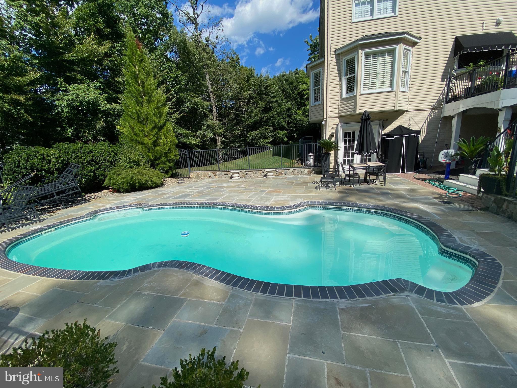 BARRINGTON OAKS - Residential